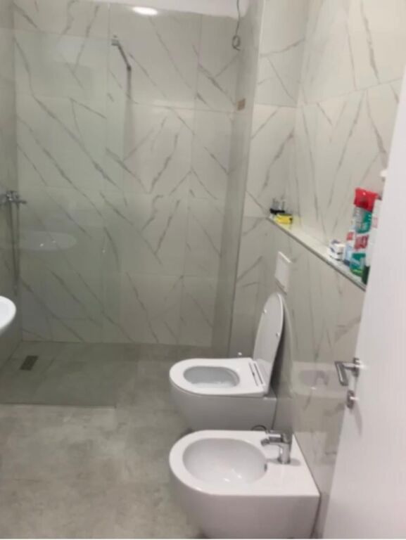 Shitet 1+1 te univers siti hipoteke 82400 eu