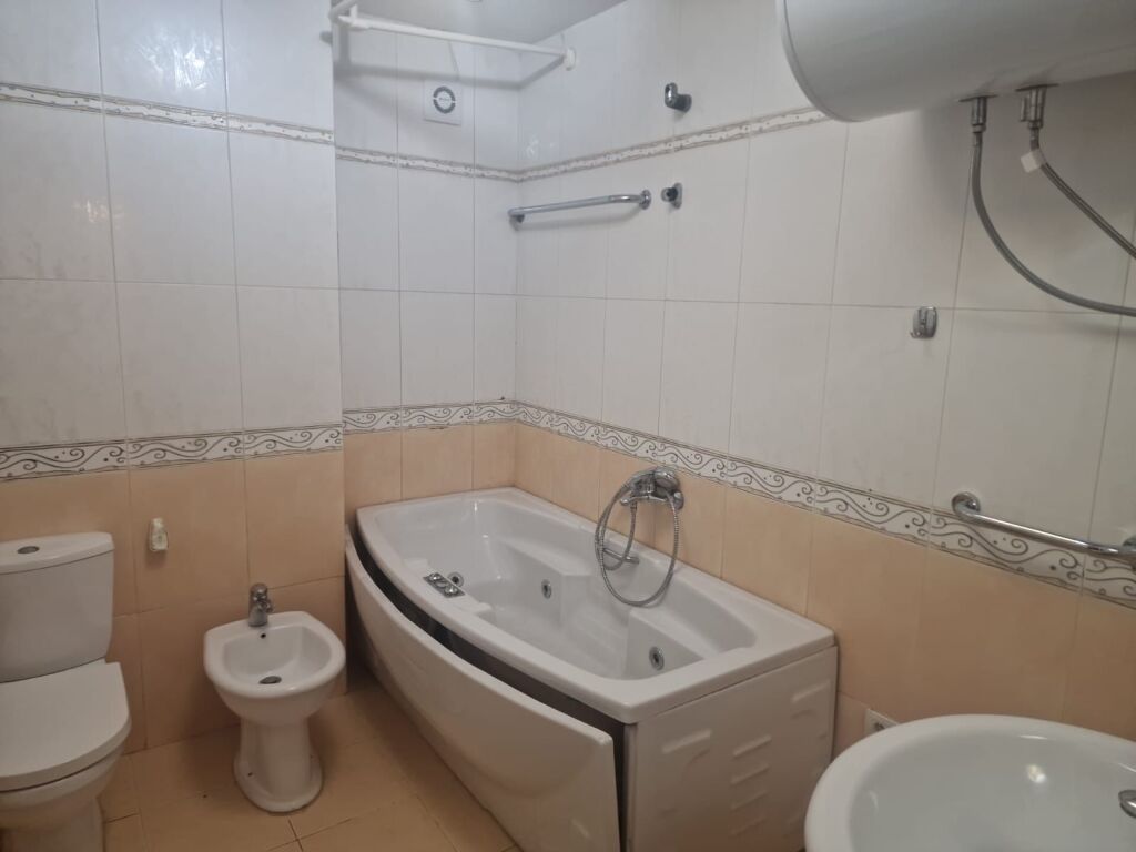 Eskluzive,Shitet apartament 2+1+2 tualete te Liqeni i Tiranes