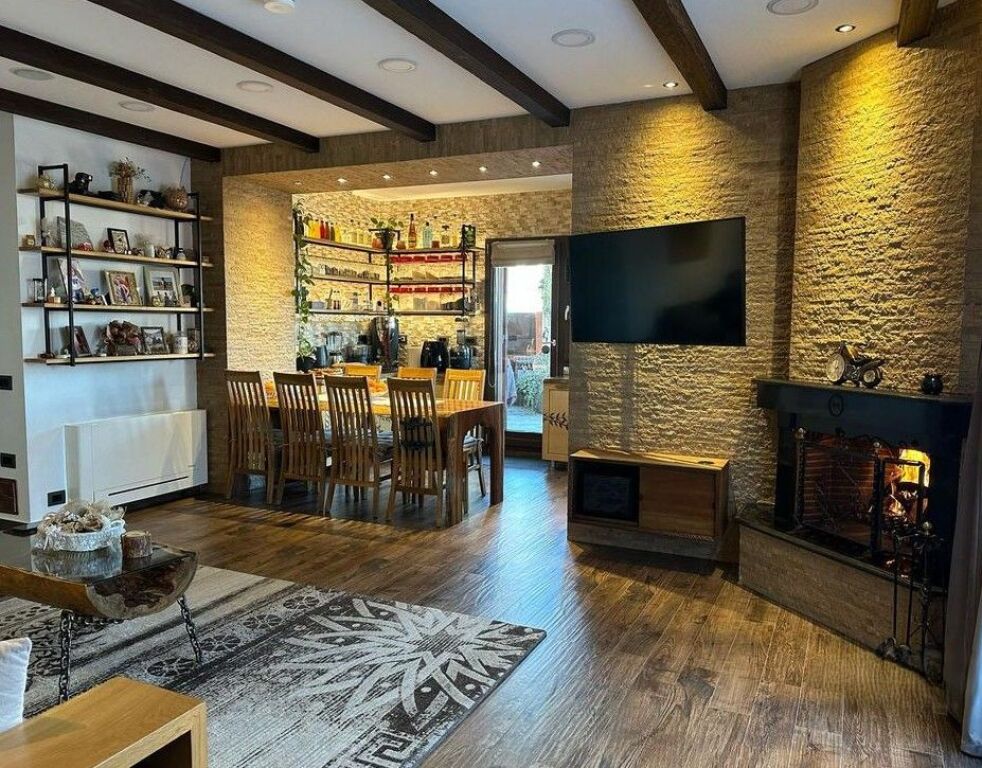 Penthouse për Qera ne Yzberisht