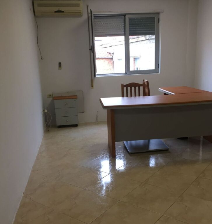Jepet me qera apartment 1+1 per zyra tek Bulevardi Zogu i Pare