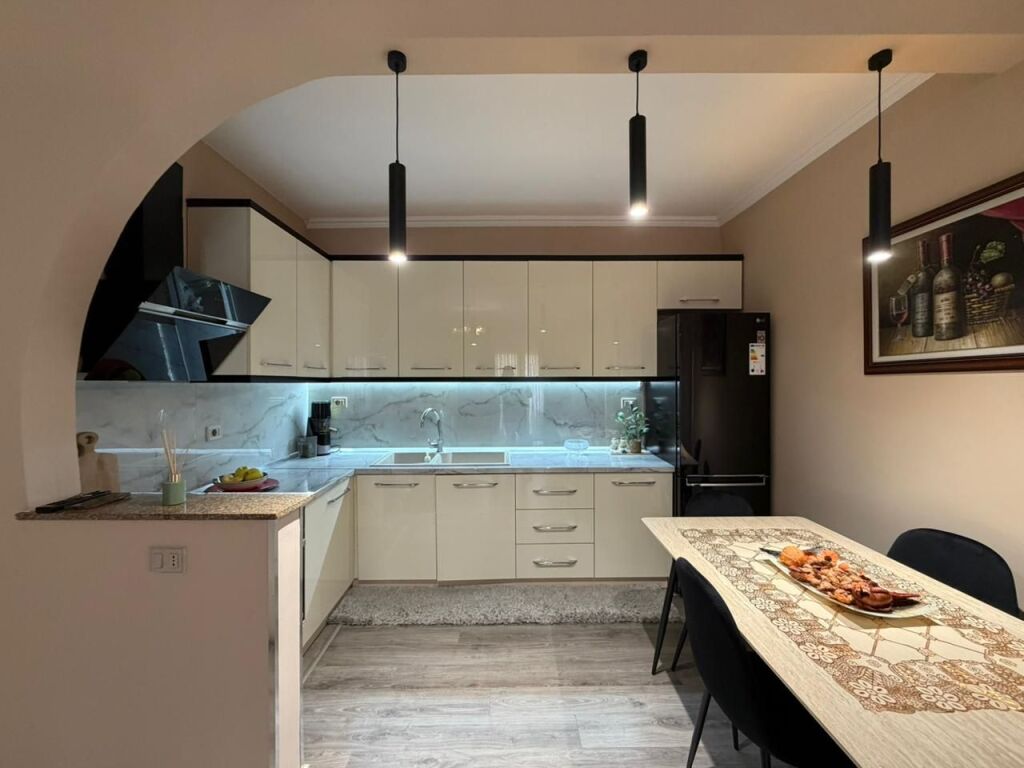 Apartment 2+1 for rent at Komuna e Parisit.