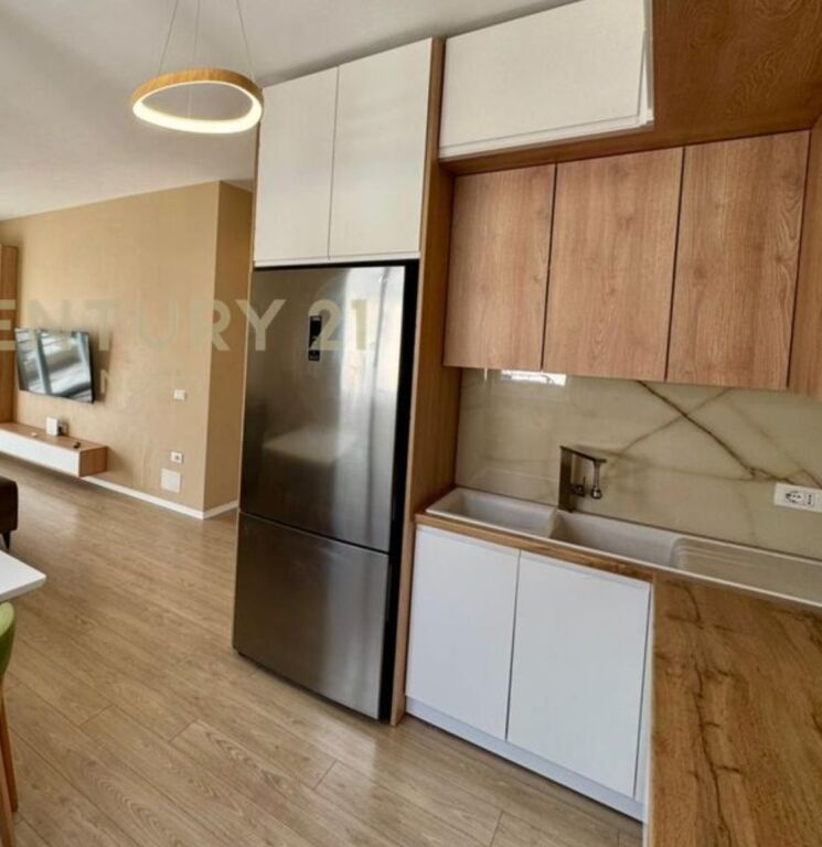 Shitet apartament modern 2+1+2