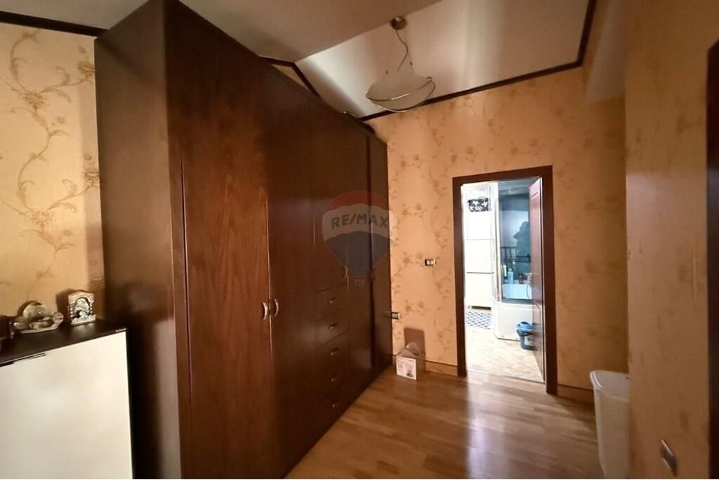 Apartament 3+1+2 +post parkimi Liqeni Thate !