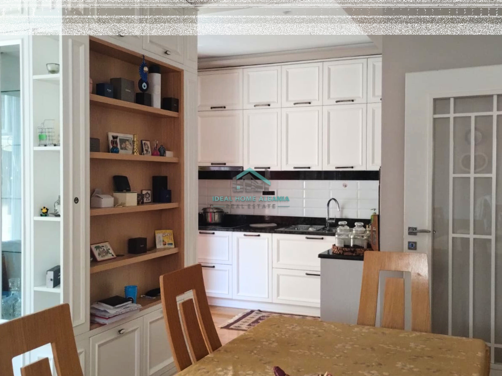 Apartament 2+1+2 me Qera – Ish-Kombinati, Vlorë