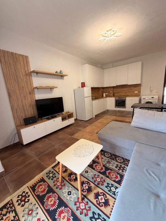 Apartament 1+1 për shitje – Shkëmbi i Kavajës, pranë Hotel Majestic