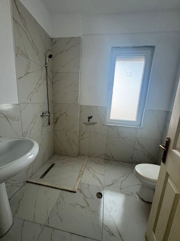 VENDESI APPARTAMENTO 2+1+2 MZEZE - FUSHE 140.000 EURO