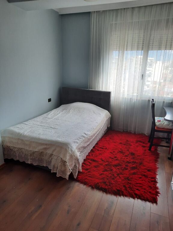 Jepet me qera Apartamenti 2+1+2 tek Selvia Kompleksi Halili ( rruga e Dibres) 800 mije leke