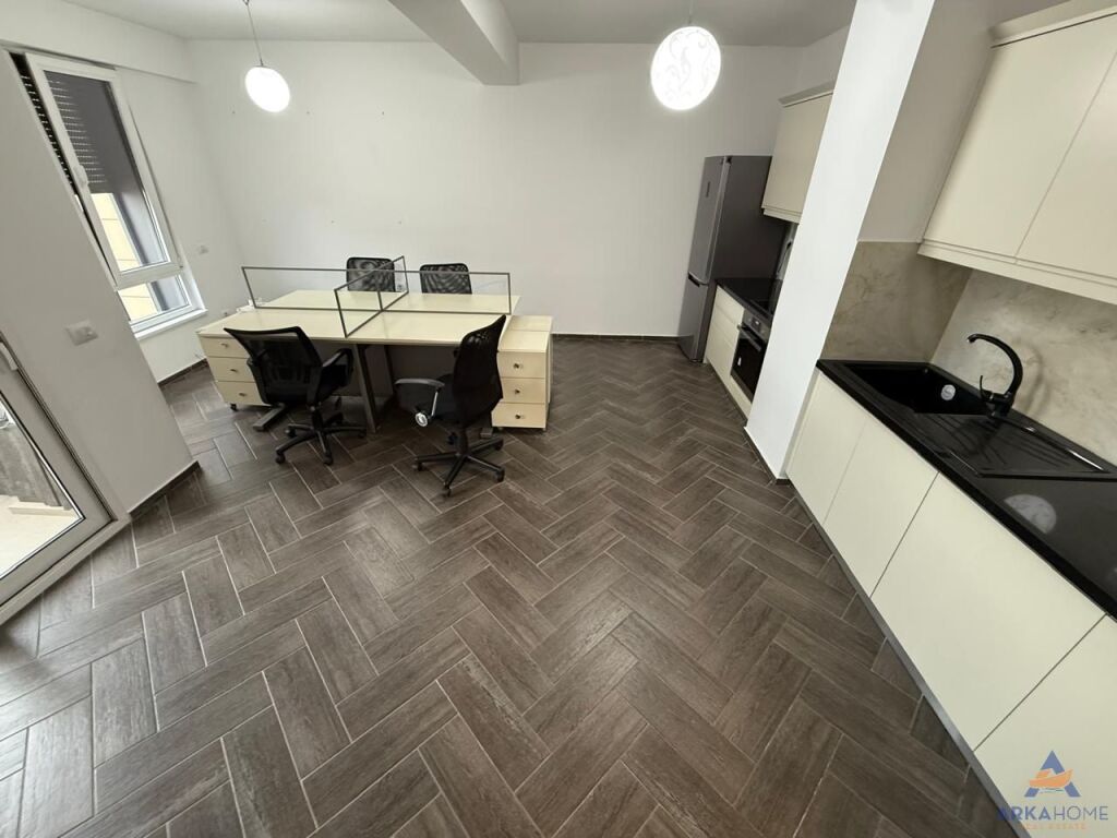 JEPET APARTMENT ME QERA 1+1+BALLKON "MYSLYM SHYRI" 80000 LEKE