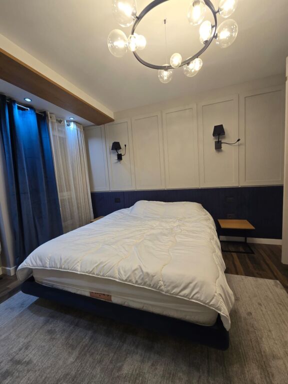 Apartament ne shitje 2+1+2 dhe 2 poste parkimi te fusha e Aviacionit