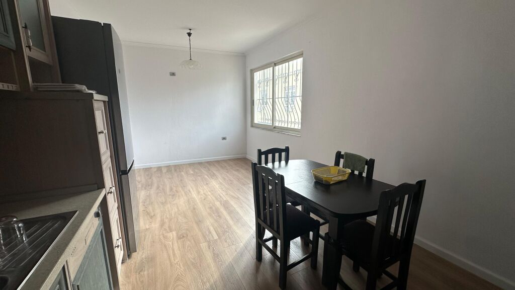 Jepet me qera apartament 2+1 tek Sheshi Willson.