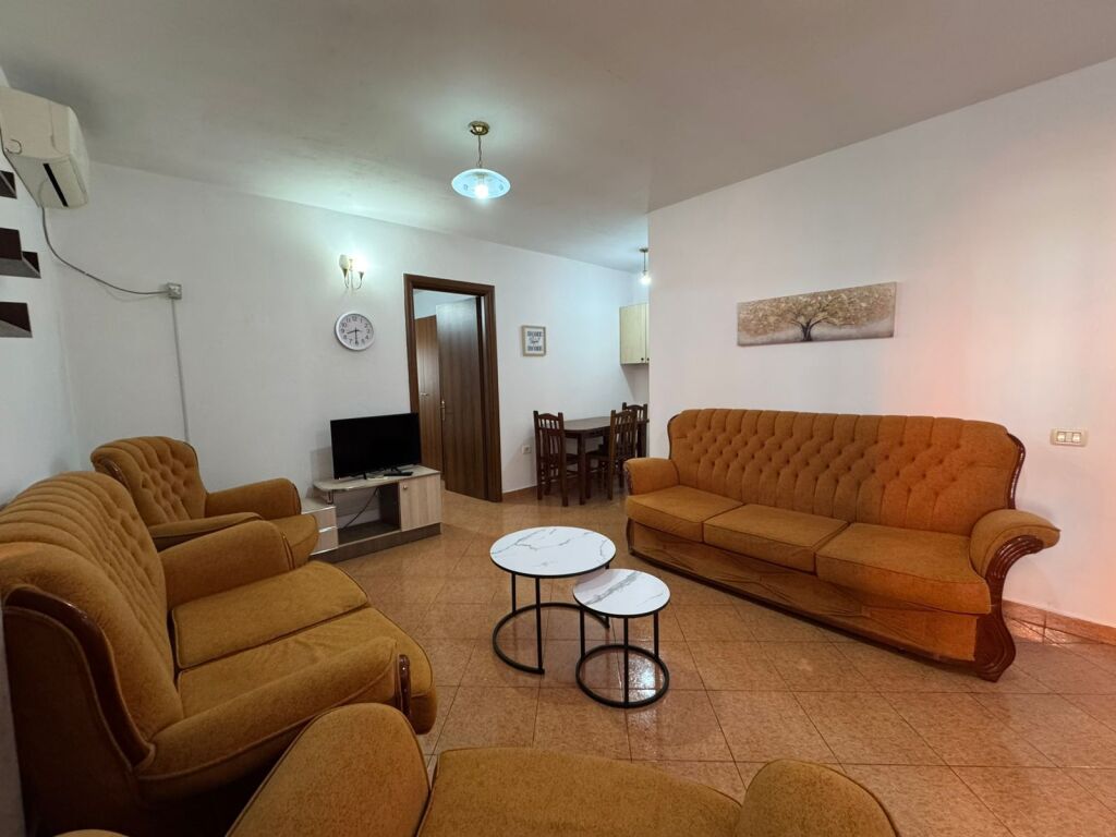 Jepet apartament me qera 1+1 ne Myslym Shyri , prane Bar Momo-47.000 leke