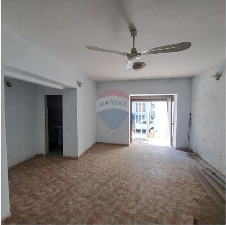 Negozio in Vendita – Via Ali Demi, Vlora