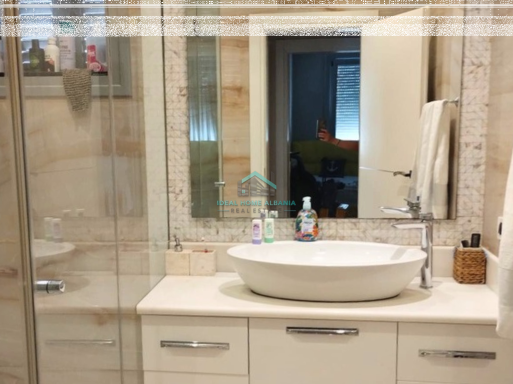 Apartament 2+1+2 me Qera – Ish-Kombinati, Vlorë