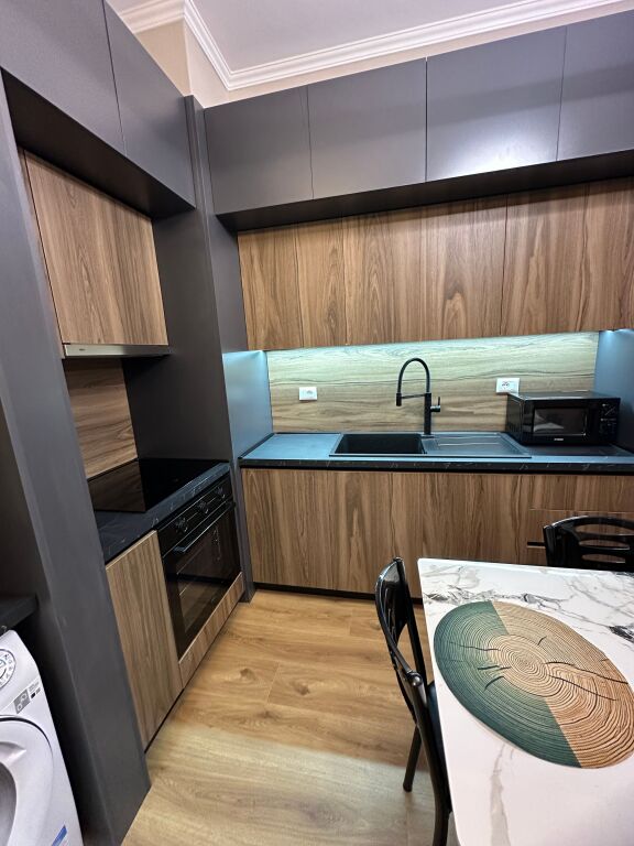 Jepet me qira 1+1 mobiluar lux Rezidenca Kadiu/Ali Dem