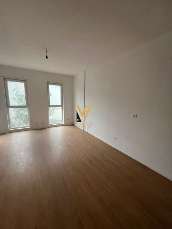 JEPET ZYRE 56 M2 ME QERA TE UNIVERS CITY 380 EURO