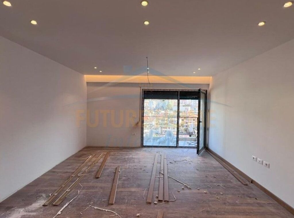 Shitet, Apartament 2+1, Porcelan, Tirane.