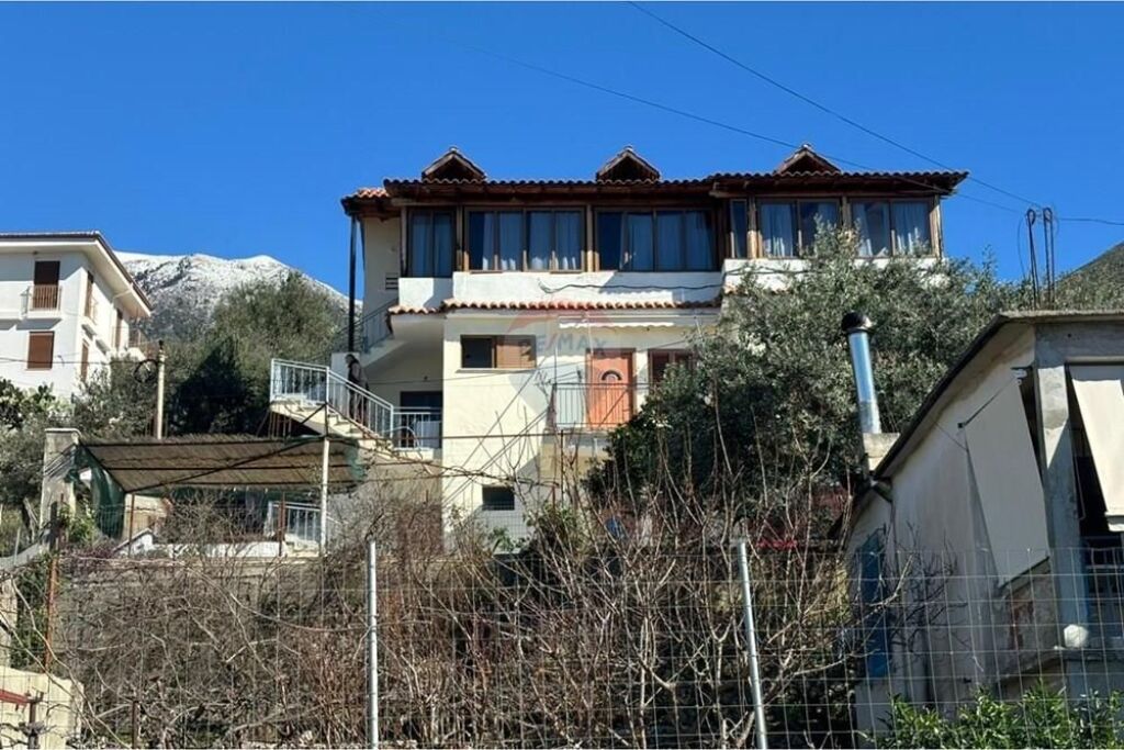 Vilë për Shitje Dhërmi, Rruga Petro Marko