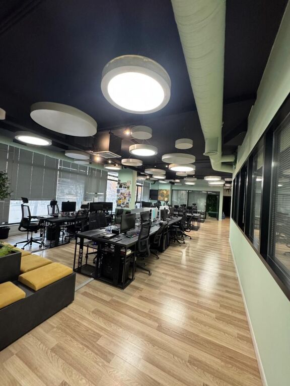 🏢 Exclusive Business Space for Rent – Strategic Location