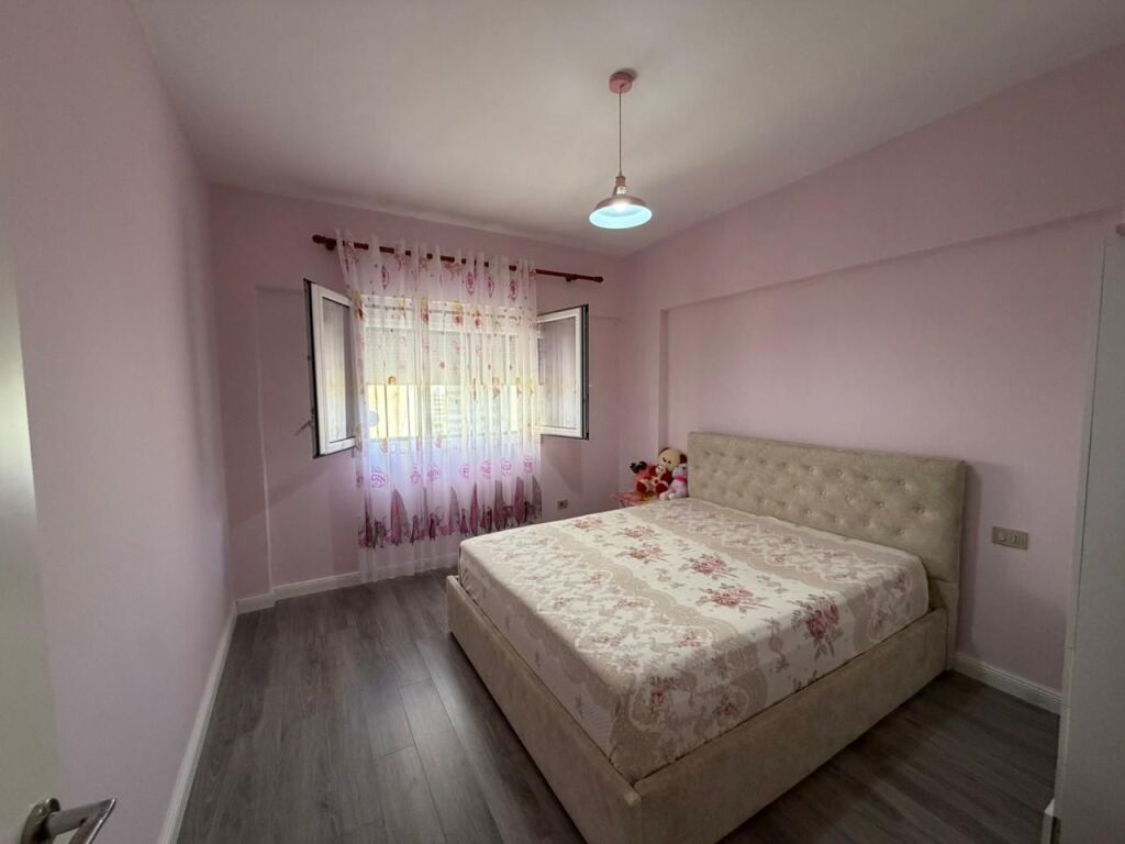 Apartment 2+1 for rent at Komuna e Parisit.