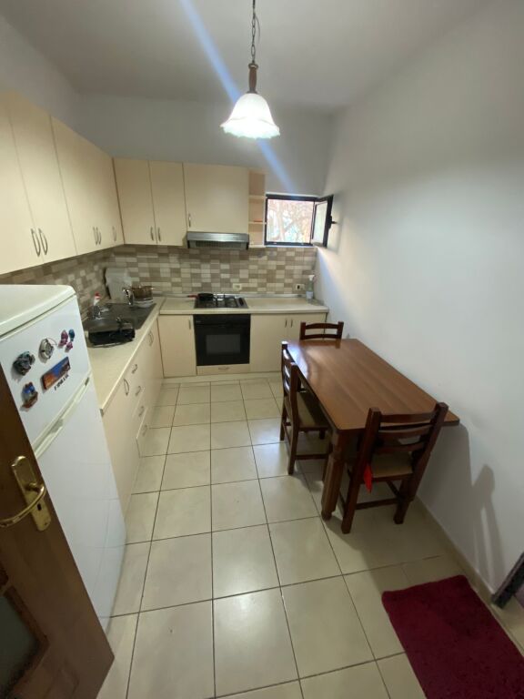 🏠 Jepet Apartament 2+1 me Qera mbi Fushën Ali Demit, Tiranë