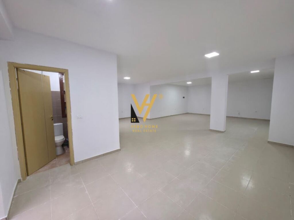 SHITET DYQAN 90 M2 TE KOPSHTI BOTANIK 180.000 EURO