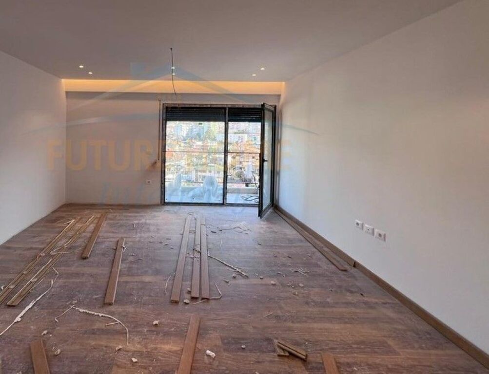 Shitet, Apartament 2+1, Porcelan