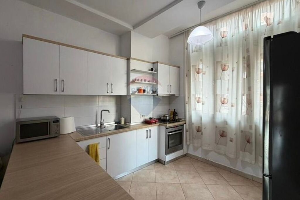 Appartamento - In Affitto - Blloku, Tirana