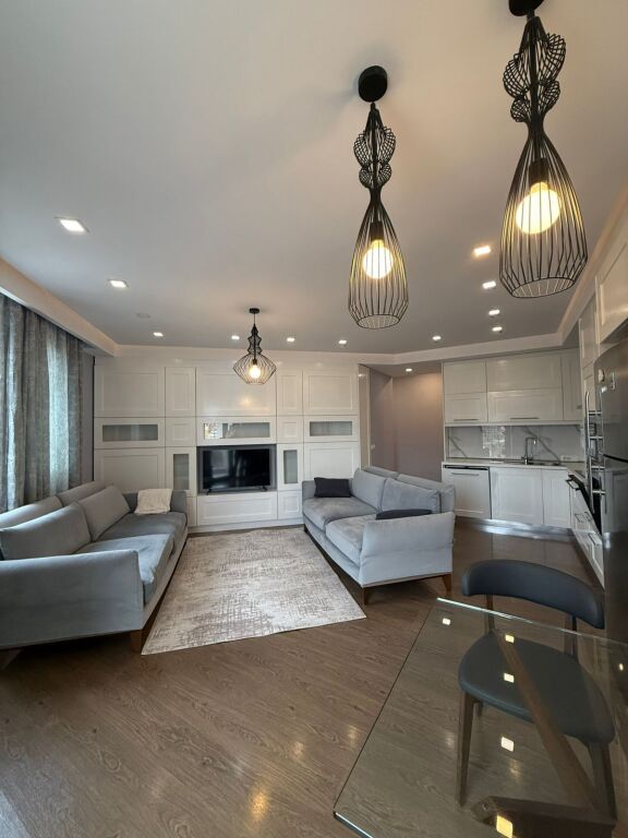 Esclusivo, 21 Dhjetori, Vecchio Parco! Offriamo in affitto un appartamento 2+1+2 presso "Rezidenca Alba"!