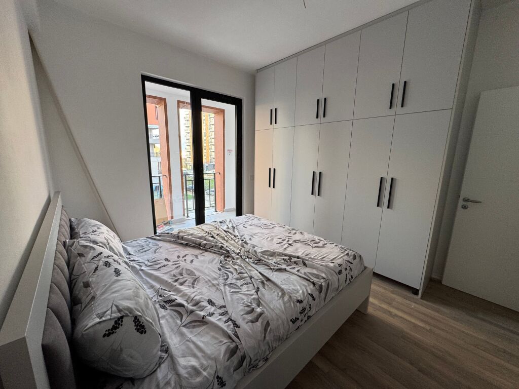 🏢 Jepet me qera apartament 1+1 – 📍Astir, pranë Vilës L2 🏗️ Pallat i sapopërfunduar 🏢 Kati: 7 🏠 Tipologjia: 1+1  💰 Çmimi: 50.000 lekë/muaj