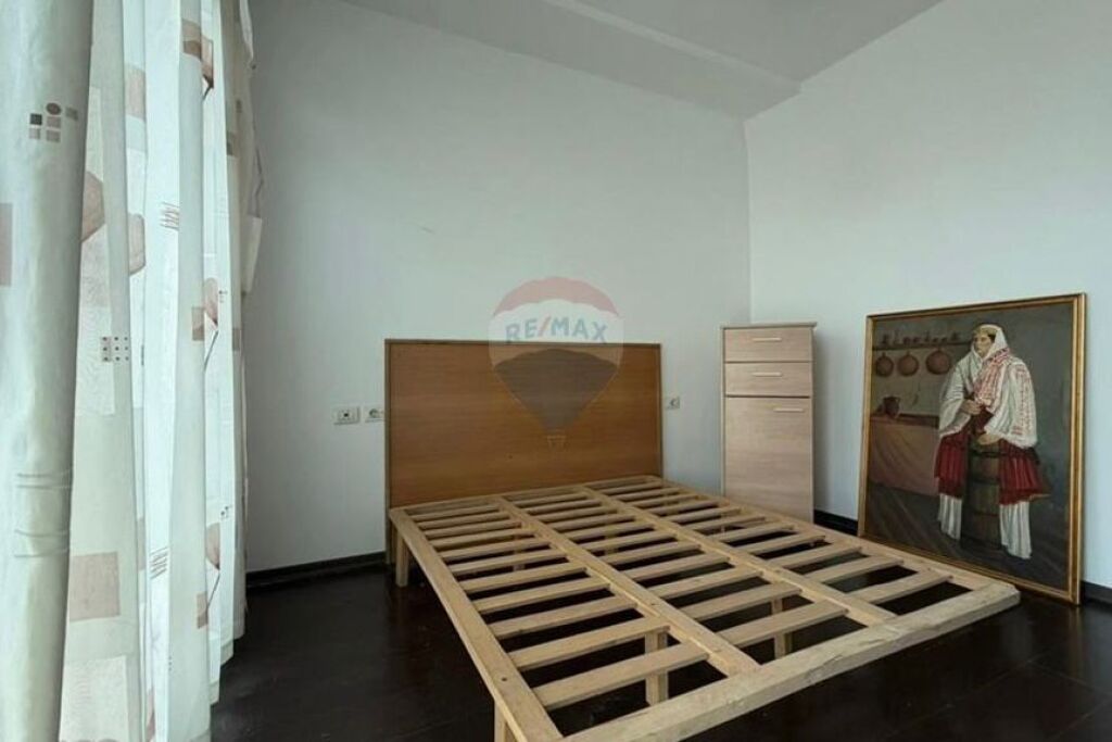 Appartamento - In Affitto - Blloku, Tirana