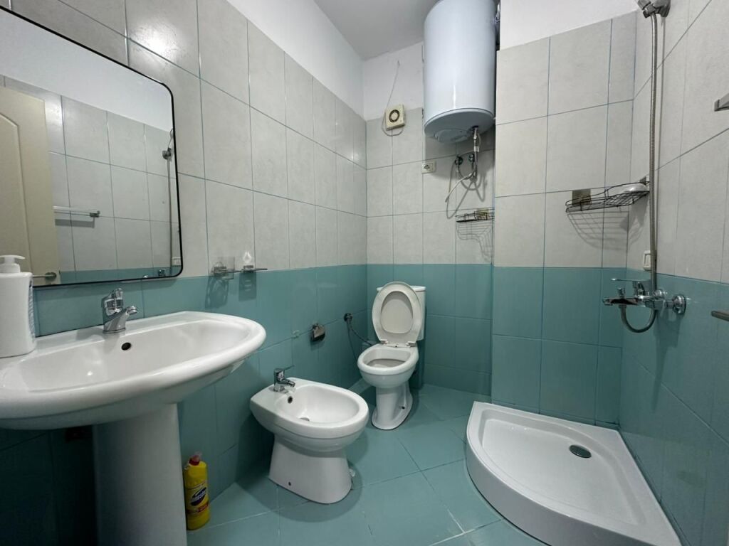 Apartament 1+1 për Qera, ndodhet pranë “KMY”, në zonën e  Misto Mames, Tiranë.
