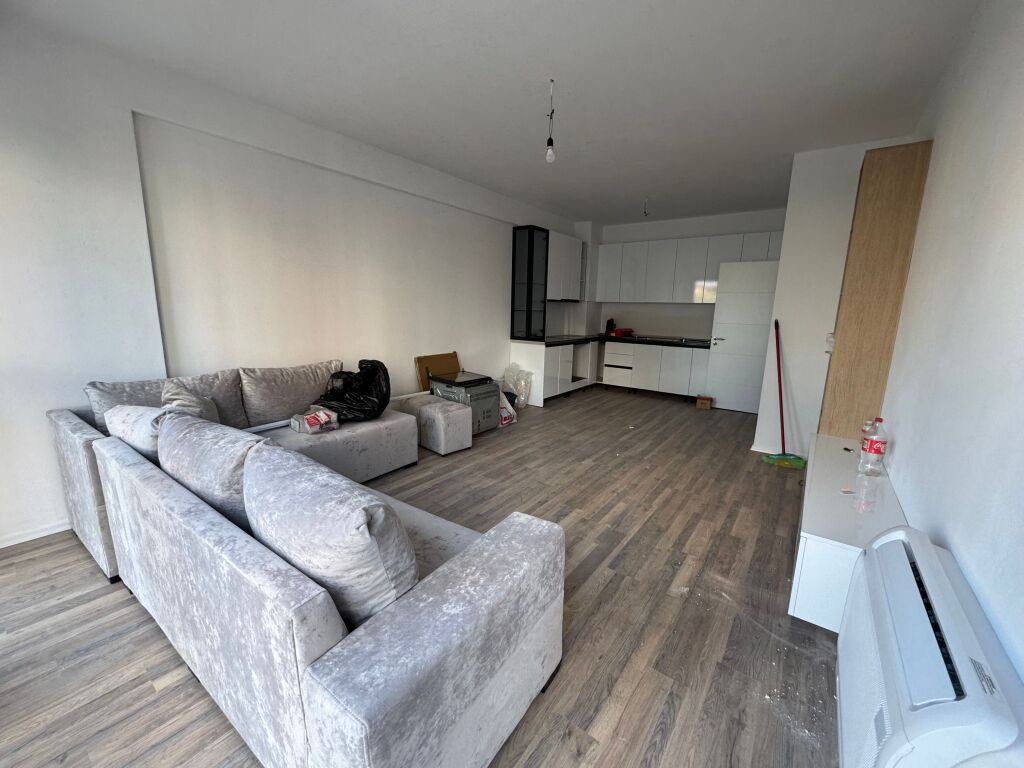 🏢 Jepet me qera apartament 1+1 – 📍Astir, pranë Vilës L2 🏗️ Pallat i sapopërfunduar 🏢 Kati: 7 🏠 Tipologjia: 1+1  💰 Çmimi: 50.000 lekë/muaj