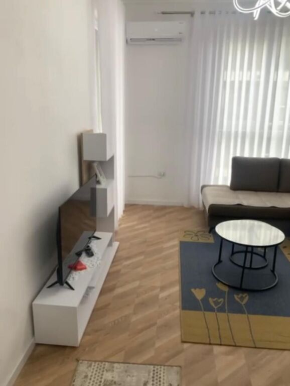 Shitet 1+1 te univers siti hipoteke 82400 eu