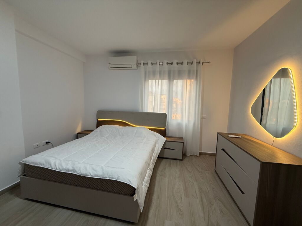 Jepet me qera apartament 2+1+2+Post Parkimi Rruga Qemal Stafa