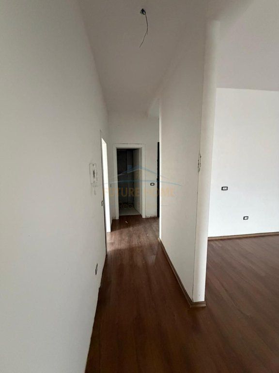 Shitet, Apartament 2+1+2, Sauk, Porta Tirana e Re, Tiranë.