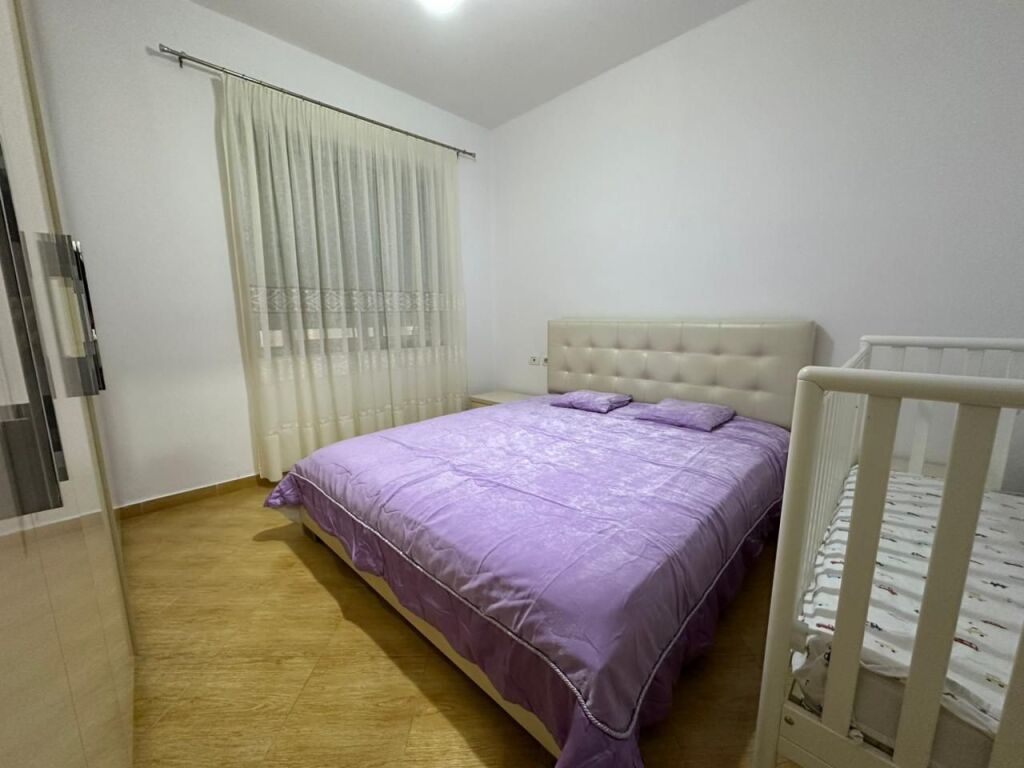 Apartament 1+1 për Qera, ndodhet pranë “KMY”, në zonën e  Misto Mames, Tiranë.