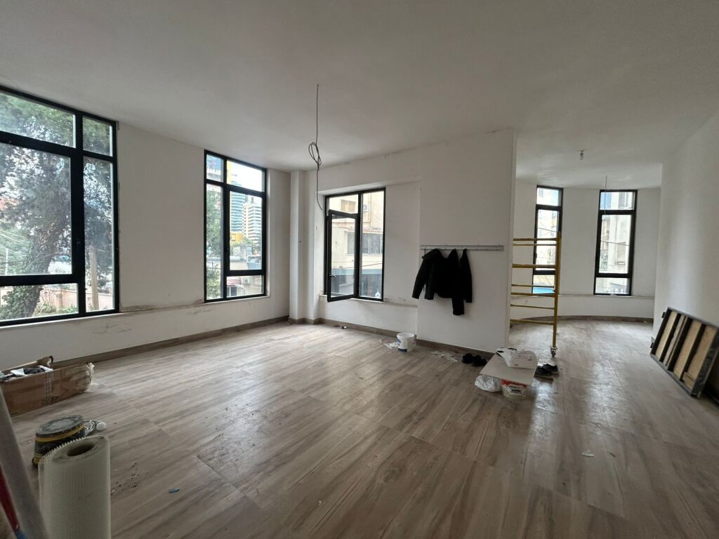 🏢 JEPET AMBIENT BIZNESI ME QIRA  RRUGA MINE PEZA