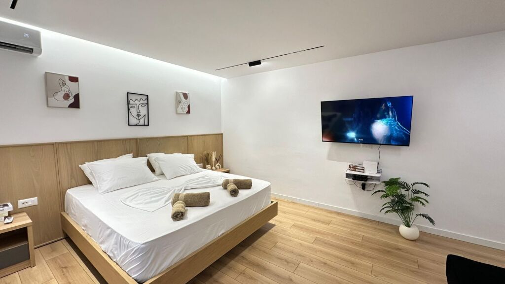 JEPET GARSIONIERE ME QIRA MINE PEZA