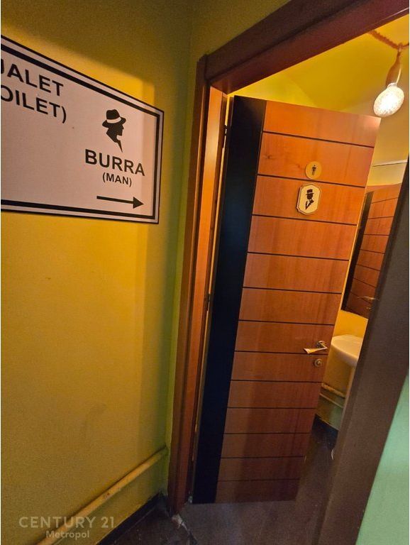 Vendita Attività Fast Food sulla Strada Principale, Vicino al Merlo 19.000 €