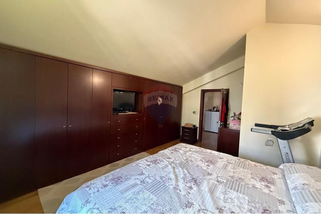Apartament 3+1+2 +post parkimi Liqeni Thate !