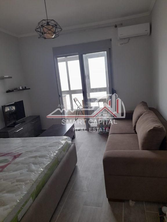 SHITET GARSONIERE NE VLORE TE KONSULLATA ITALIANE.