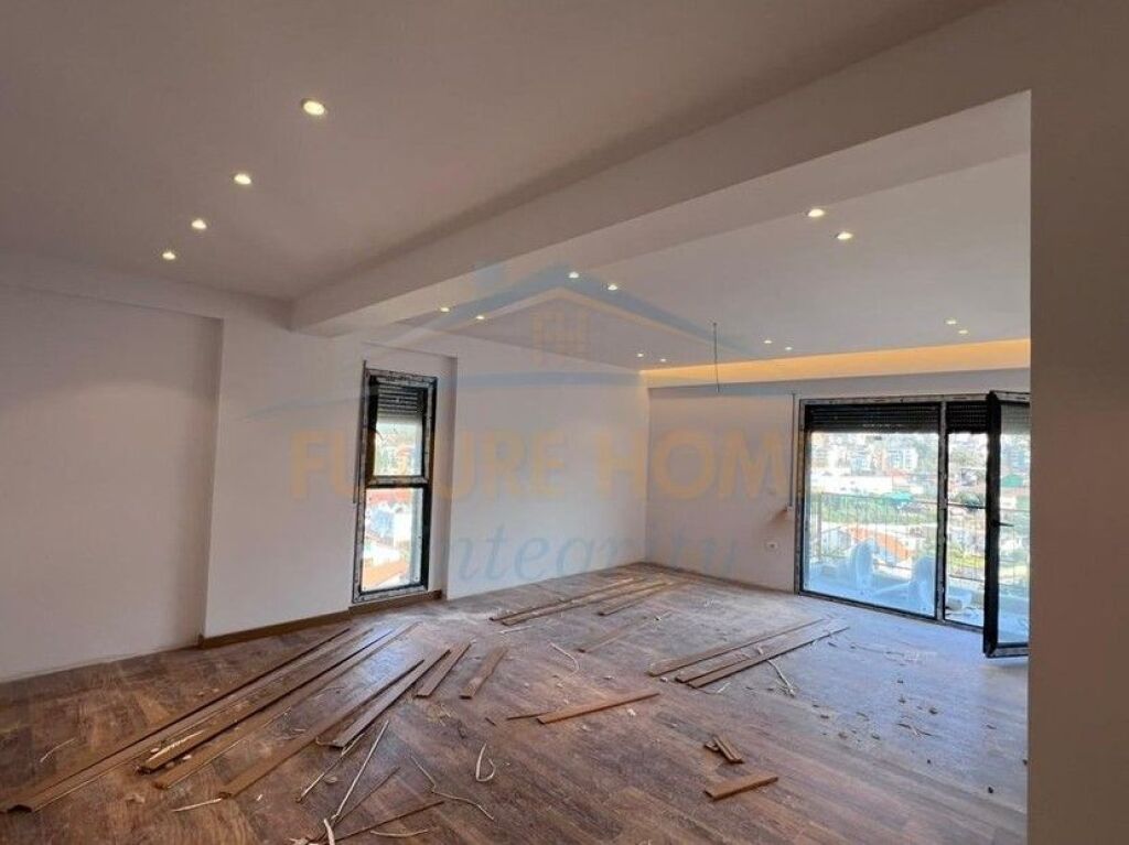 Shitet, Apartament 2+1, Porcelan, Tirane.