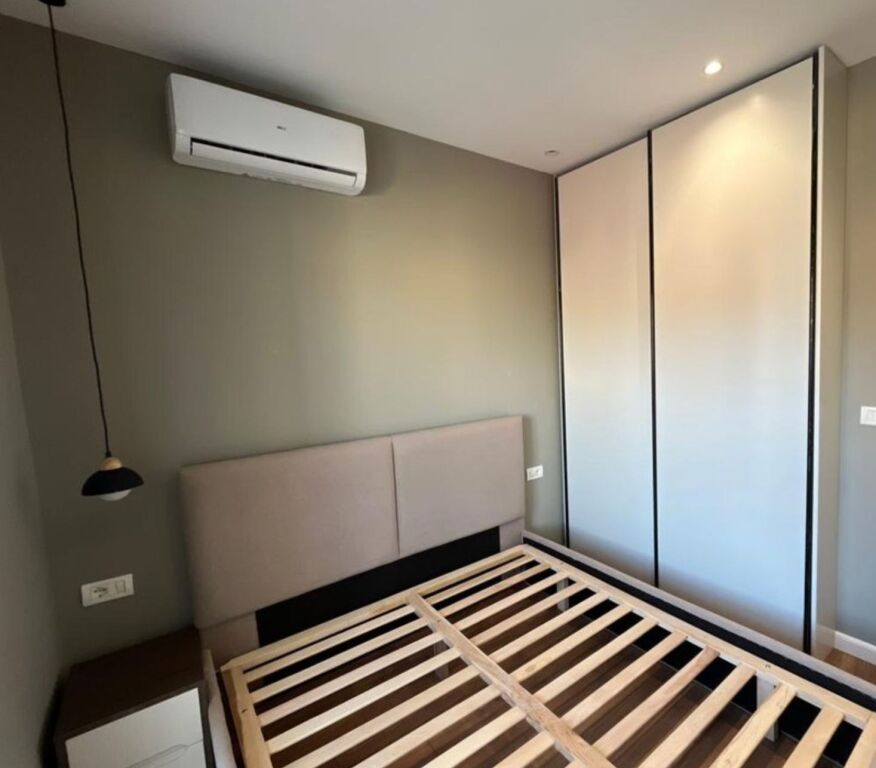 Shitet apartament 1+1