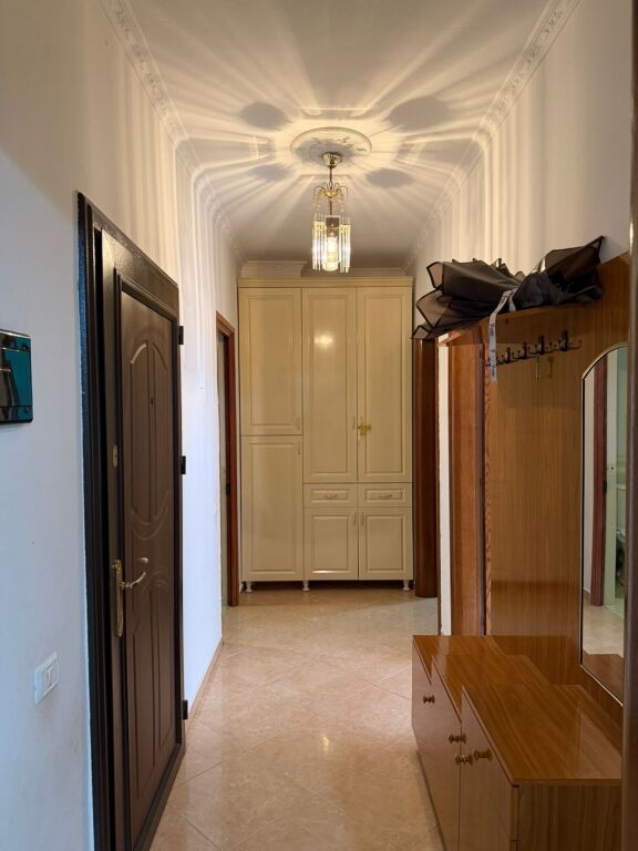 Qera: Apartament 2+1  Kati 3  📍Astir , pallati nela 5  Cmimi: 50.000 leke