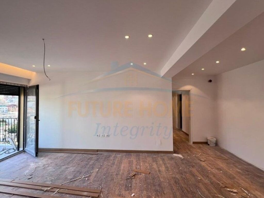 Shitet, Apartament 2+1, Porcelan, Tirane.