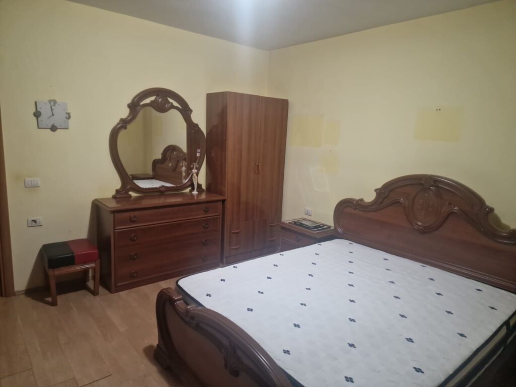 Eskluzive,Shitet apartament 2+1+2 tualete te Liqeni i Tiranes
