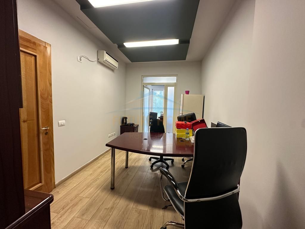 Qira, Ambient, Shallvaret