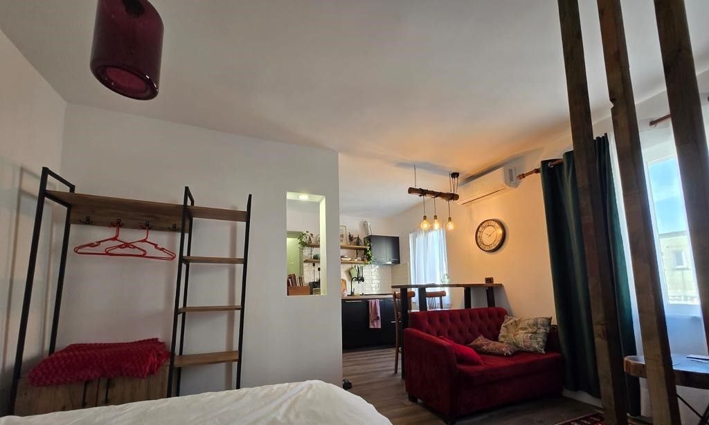 Garsoniere per Qira tek 21 Dhjetori - 42,000 ALL