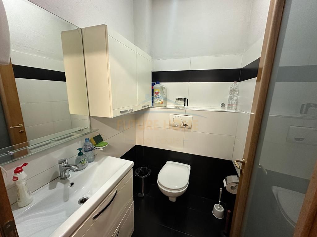 Qira, Ambient, Shallvaret