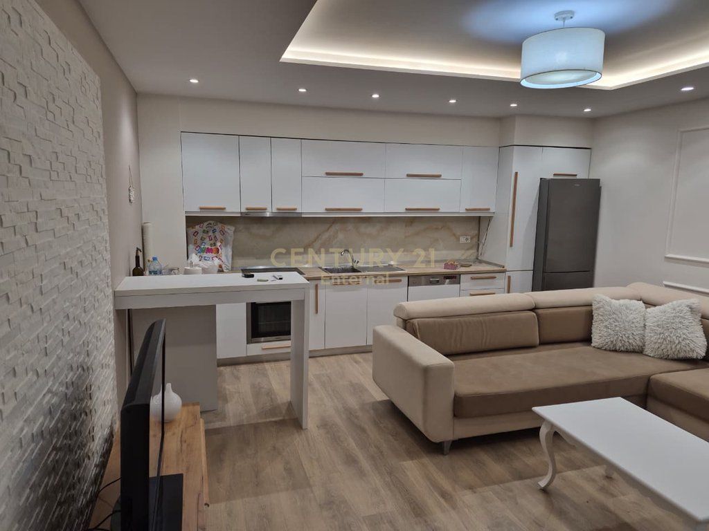 Apartament 2+1 me qira tek Liqeni i Thate